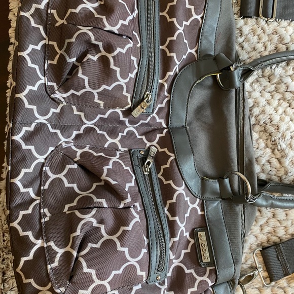 JJ Cole Diaper bag with stroller hooks and pad - Picture 2 of 4